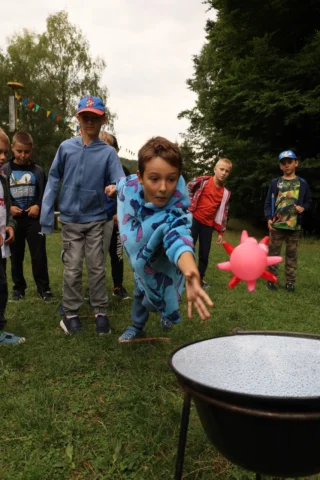 deti v letnom tábore Fantázia – 6. fantastický turnus 2026, 3. deň, Traf to! – fotka 2 z 122