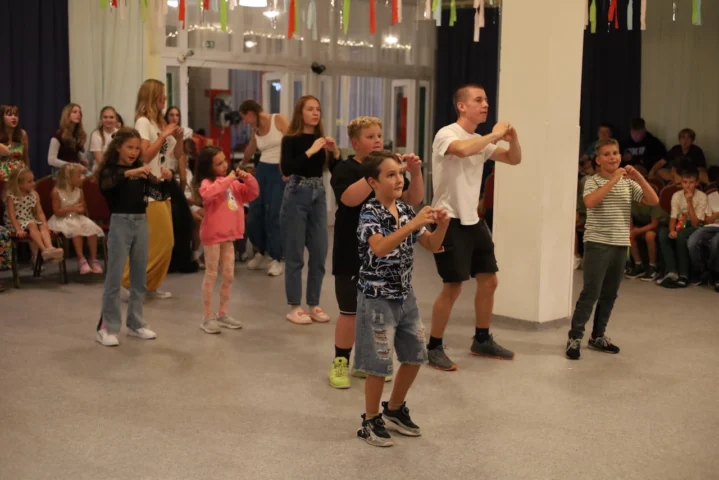deti v letnom tábore Fantázia – 6. fantastický turnus 2026, 3. deň, Let's dance – fotka 17 z 133