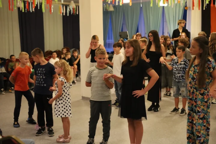 deti v letnom tábore Fantázia – 6. fantastický turnus 2026, 3. deň, Let's dance – fotka 60 z 133