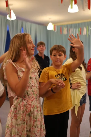 deti v letnom tábore Fantázia – 6. fantastický turnus 2026, 3. deň, Let's dance – fotka 72 z 133