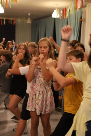 deti v letnom tábore Fantázia – 6. fantastický turnus 2026, 3. deň, Let's dance – fotka 93 z 133