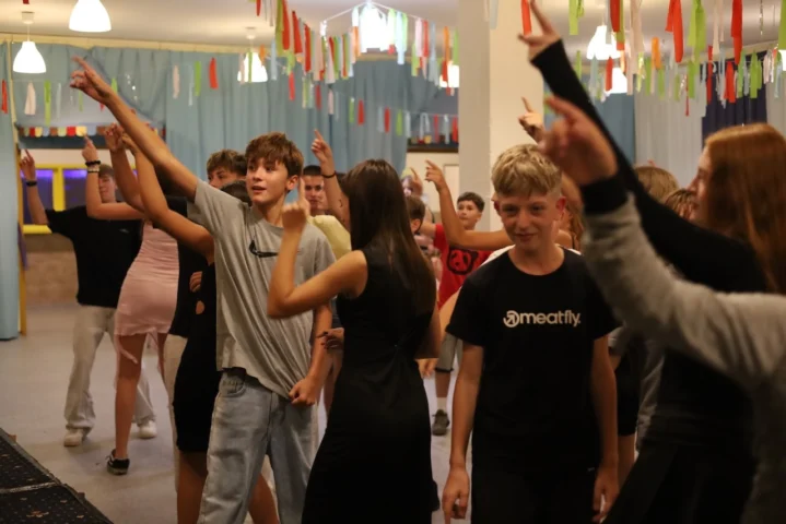 deti v letnom tábore Fantázia – 6. fantastický turnus 2026, 3. deň, Let's dance – fotka 95 z 133