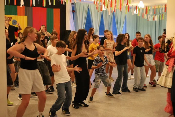deti v letnom tábore Fantázia – 6. fantastický turnus 2026, 3. deň, Let's dance – fotka 28 z 133