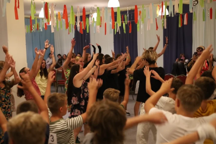 deti v letnom tábore Fantázia – 6. fantastický turnus 2026, 3. deň, Let's dance – fotka 27 z 133