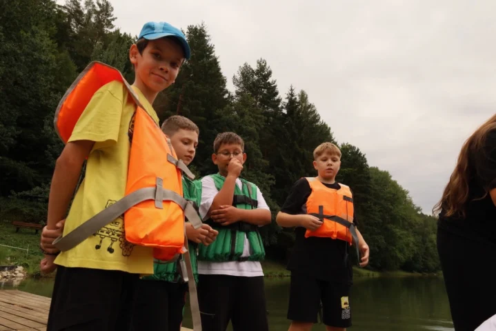 deti v letnom tábore Fantázia – 6. fantastický turnus 2026, 3. deň, Fantastické kluby popoludní – fotka 12 z 78