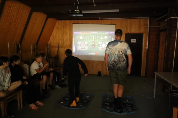 deti v letnom tábore Fantázia – 6. fantastický turnus 2026, 3. deň, Fantastické kluby dopoludnia – fotka 28 z 109