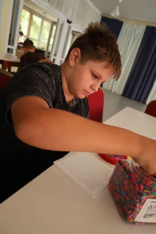 deti v letnom tábore Fantázia – 6. fantastický turnus 2026, 3. deň, Fantastické kluby dopoludnia – fotka 34 z 109