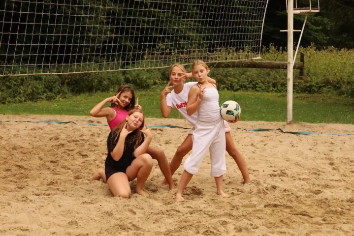 deti v letnom tábore Fantázia – 6. fantastický turnus 2026, 3. deň, Fantastické kluby dopoludnia – fotka 81 z 109