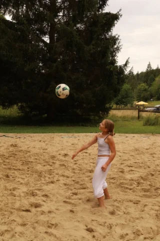 deti v letnom tábore Fantázia – 6. fantastický turnus 2026, 3. deň, Fantastické kluby dopoludnia – fotka 84 z 109