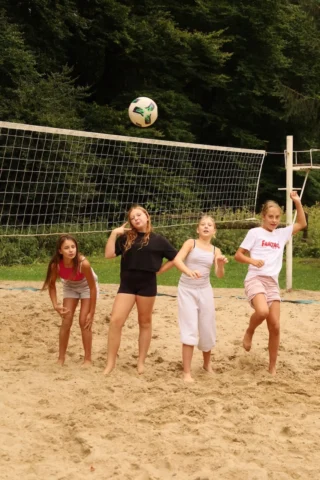 deti v letnom tábore Fantázia – 6. fantastický turnus 2026, 3. deň, Fantastické kluby dopoludnia – fotka 82 z 109
