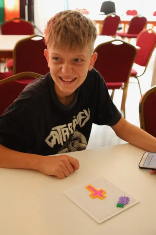 deti v letnom tábore Fantázia – 6. fantastický turnus 2026, 3. deň, Fantastické kluby dopoludnia – fotka 37 z 109