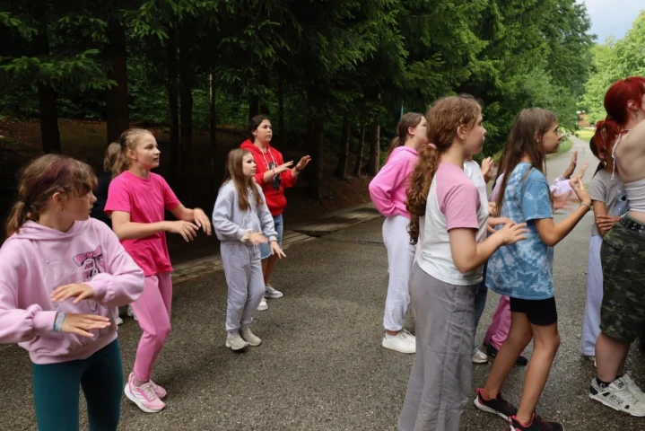 deti v letnom tábore Fantázia – 1. fantastický turnus 2026, 5. deň, Príprava na festival – fotka 37 z 69
