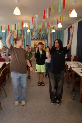 deti v letnom tábore Fantázia – 1. fantastický turnus 2026, 5. deň, Príprava na festival – fotka 19 z 69