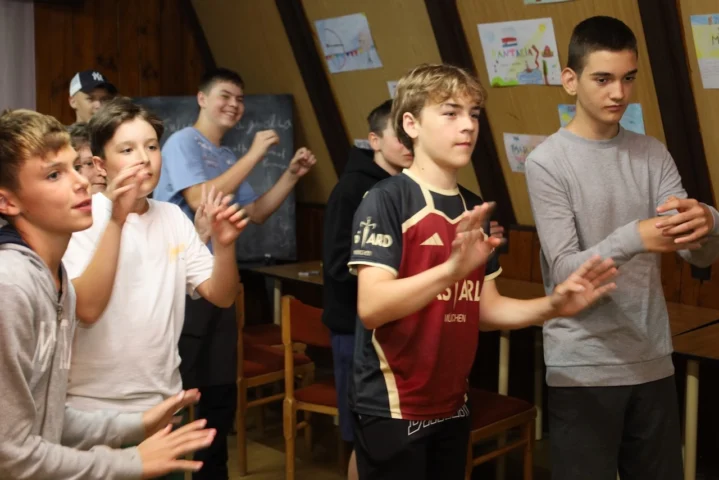 deti v letnom tábore Fantázia – 1. fantastický turnus 2026, 5. deň, Príprava na festival – fotka 56 z 69