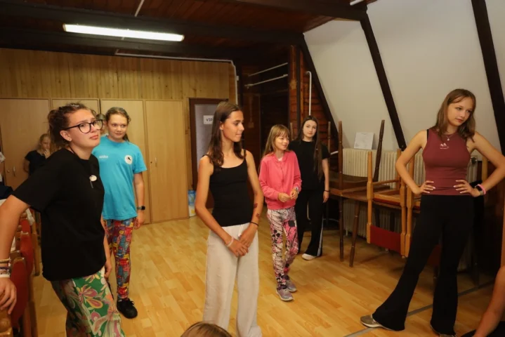 deti v letnom tábore Fantázia – 1. fantastický turnus 2026, 5. deň, Príprava na festival – fotka 46 z 69