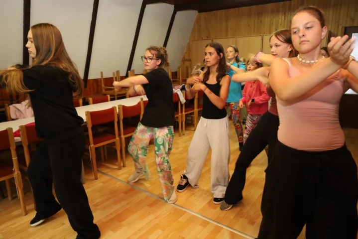deti v letnom tábore Fantázia – 1. fantastický turnus 2026, 5. deň, Príprava na festival – fotka 47 z 69