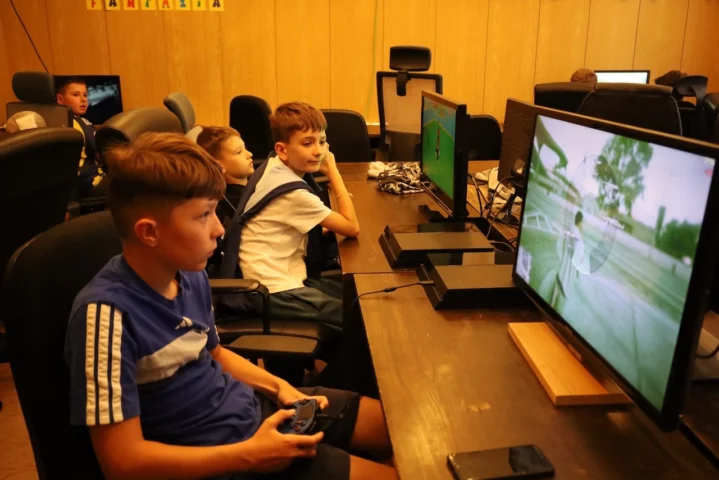 deti v letnom tábore Fantázia – 1. fantastický turnus 2026, 5. deň, Fantastiské kluby popoludni – fotka 28 z 75