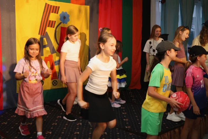 deti v letnom tábore Fantázia – 1. fantastický turnus 2026, 5. deň, Hudobný festival – fotka 64 z 137
