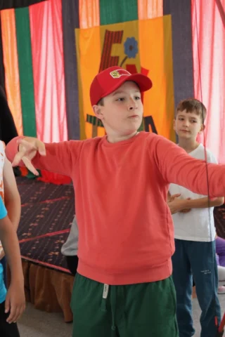 deti v letnom tábore Fantázia – 1. fantastický turnus 2026, 5. deň, Fantastické kluby dopoludnia – fotka 29 z 101