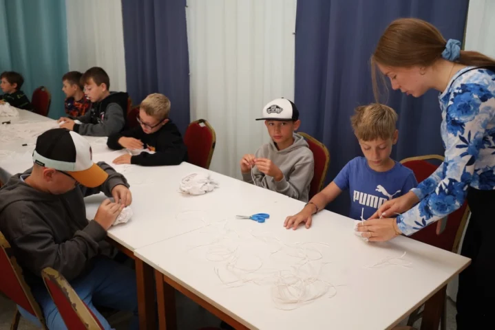 deti v letnom tábore Fantázia – 1. fantastický turnus 2026, 5. deň, Fantastické kluby dopoludnia – fotka 41 z 101