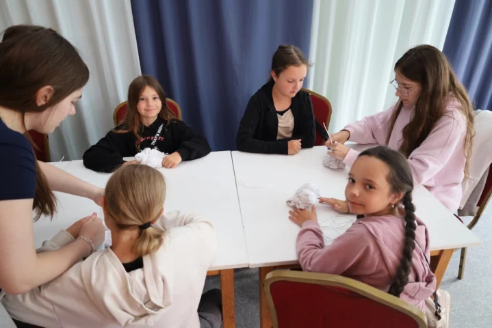 deti v letnom tábore Fantázia – 1. fantastický turnus 2026, 5. deň, Fantastické kluby dopoludnia – fotka 34 z 101