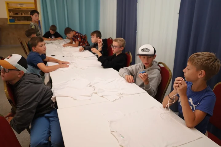 deti v letnom tábore Fantázia – 1. fantastický turnus 2026, 5. deň, Fantastické kluby dopoludnia – fotka 21 z 101