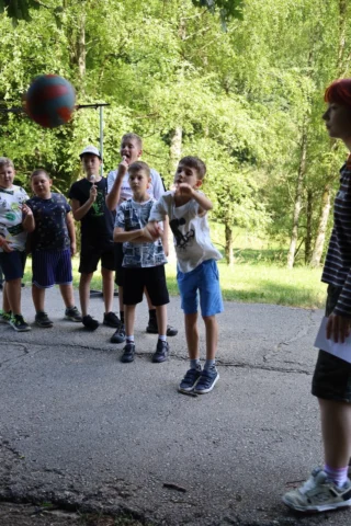 deti v letnom tábore Fantázia – 1. fantastický turnus 2026, 3. deň, Traf to! – fotka 22 z 113