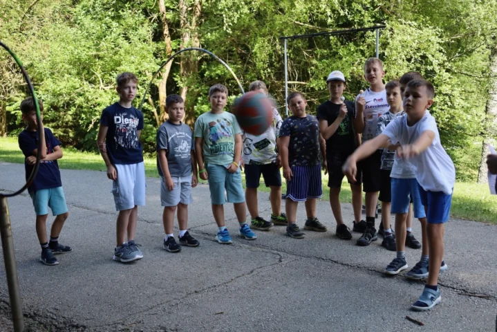 deti v letnom tábore Fantázia – 1. fantastický turnus 2026, 3. deň, Traf to! – fotka 21 z 113