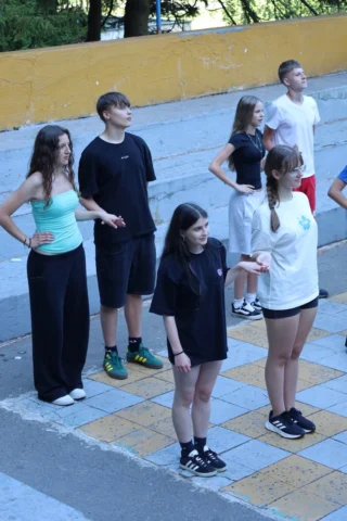 deti v letnom tábore Fantázia – 1. fantastický turnus 2026, 3. deň, Fantastické kluby popoludní – fotka 60 z 81