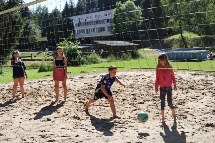 deti v letnom tábore Fantázia – 1. fantastický turnus 2026, 3. deň, Fantastické kluby popoludní – fotka 24 z 81