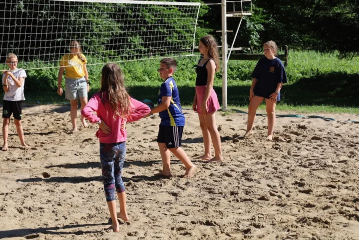 deti v letnom tábore Fantázia – 1. fantastický turnus 2026, 3. deň, Fantastické kluby popoludní – fotka 27 z 81