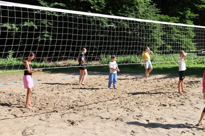 deti v letnom tábore Fantázia – 1. fantastický turnus 2026, 3. deň, Fantastické kluby popoludní – fotka 21 z 81
