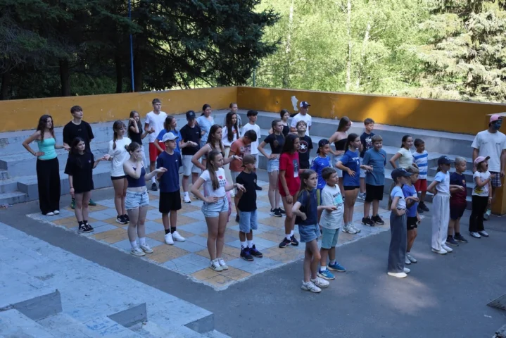 deti v letnom tábore Fantázia – 1. fantastický turnus 2026, 3. deň, Fantastické kluby popoludní – fotka 59 z 81