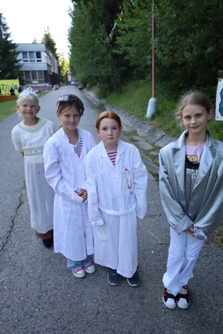 deti v letnom tábore Fantázia – 1. fantastický turnus 2026, 3. deň, Fantastické kluby popoludní – fotka 73 z 81