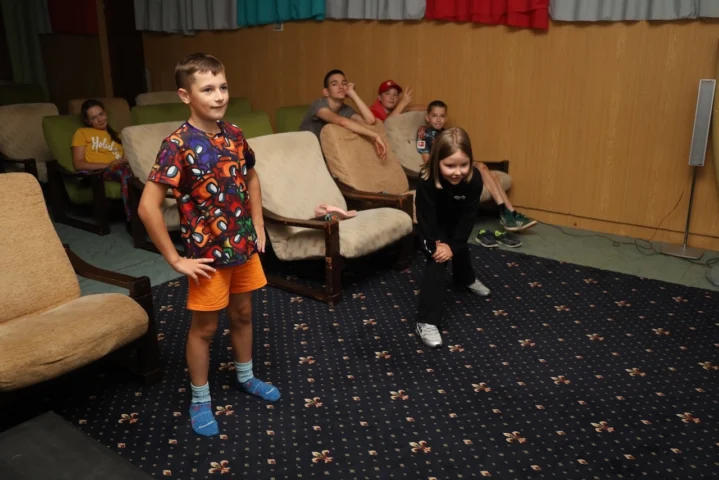 deti v letnom tábore Fantázia – 1. fantastický turnus 2026, 3. deň, Fantastické kluby dopoludnia – fotka 70 z 111