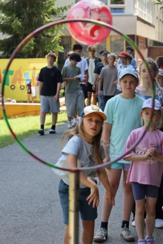 deti v letnom tábore Fantázia – 2. fantastický turnus 2026, 4. deň, Traf to! – fotka 7 z 119