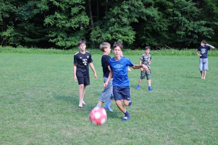 deti v letnom tábore Fantázia – 2. fantastický turnus 2026, 4. deň, Kluby popoludní – fotka 19 z 82