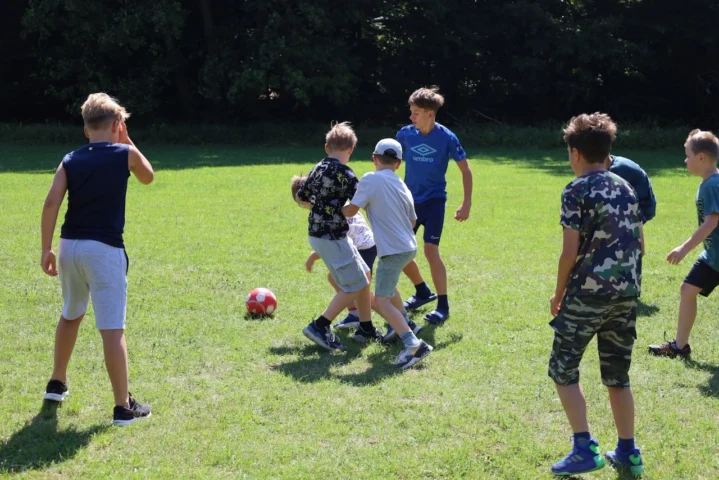deti v letnom tábore Fantázia – 2. fantastický turnus 2026, 4. deň, Fantastické kluby dopoludnia – fotka 13 z 73