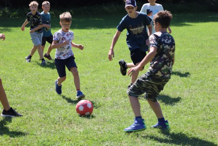 deti v letnom tábore Fantázia – 2. fantastický turnus 2026, 4. deň, Fantastické kluby dopoludnia – fotka 14 z 73