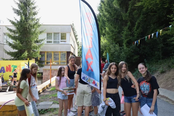 deti v letnom tábore Fantázia – 2. fantastický turnus 2026, 6. deň, Príprava firiem – fotka 10 z 40