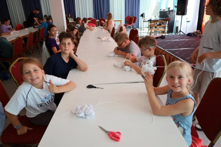 deti v letnom tábore Fantázia – 2. fantastický turnus 2026, 6. deň, Fantastické kluby dopoludnia – fotka 28 z 83