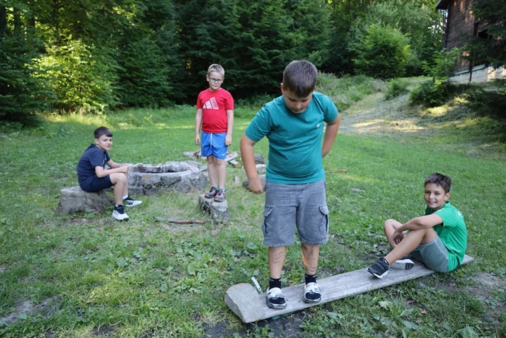 deti v letnom tábore Fantázia – 2. fantastický turnus 2026, 2. deň, Fantastické kluby popoludní – fotka 86 z 93