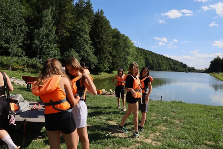deti v letnom tábore Fantázia – 2. fantastický turnus 2026, 2. deň, Fantastické kluby popoludní – fotka 1 z 93