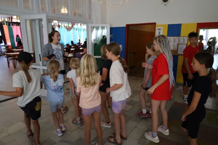 deti v letnom tábore Fantázia – 2. fantastický turnus 2026, 2. deň, Príprava na večerný program – fotka 45 z 54