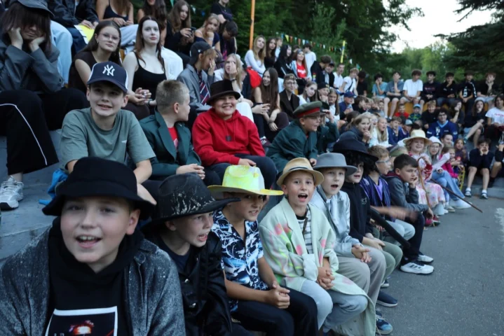 deti v letnom tábore Fantázia – 2. fantastický turnus 2026, 2. deň, Slávnostná klobúkovácia – fotka 2 z 77