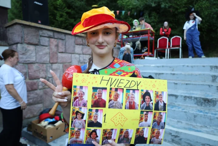 deti v letnom tábore Fantázia – 2. fantastický turnus 2026, 2. deň, Slávnostná klobúkovácia – fotka 18 z 77