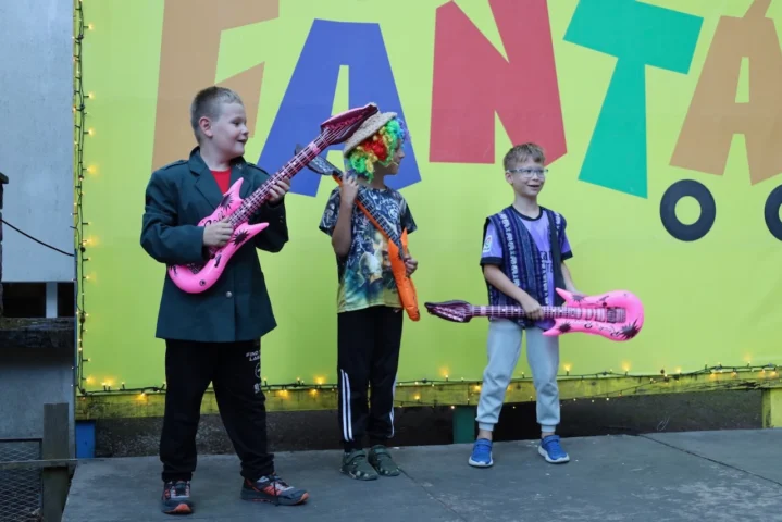 deti v letnom tábore Fantázia – 2. fantastický turnus 2026, 2. deň, Slávnostná klobúkovácia – fotka 22 z 77