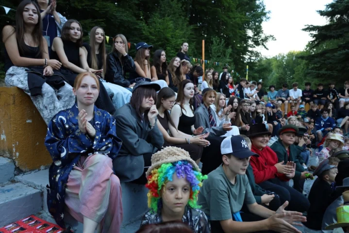 deti v letnom tábore Fantázia – 2. fantastický turnus 2026, 2. deň, Slávnostná klobúkovácia – fotka 4 z 77