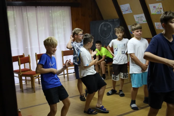 deti v letnom tábore Fantázia – 2. fantastický turnus 2026, 7. deň, Príprava na festival – fotka 21 z 46