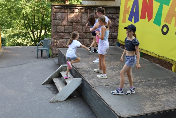 deti v letnom tábore Fantázia – 2. fantastický turnus 2026, 7. deň, Príprava na festival – fotka 11 z 46